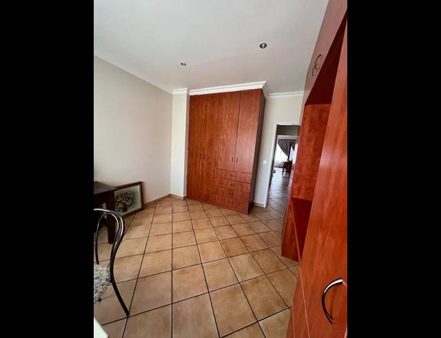 2 BEDROOM TOWNHOUSE FOR SALE IN KENLEAF